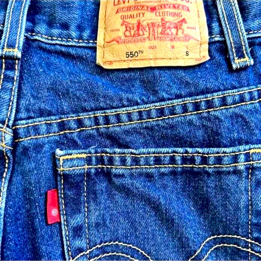 Like new vintage Levi's 550s size 6Short, 26/28